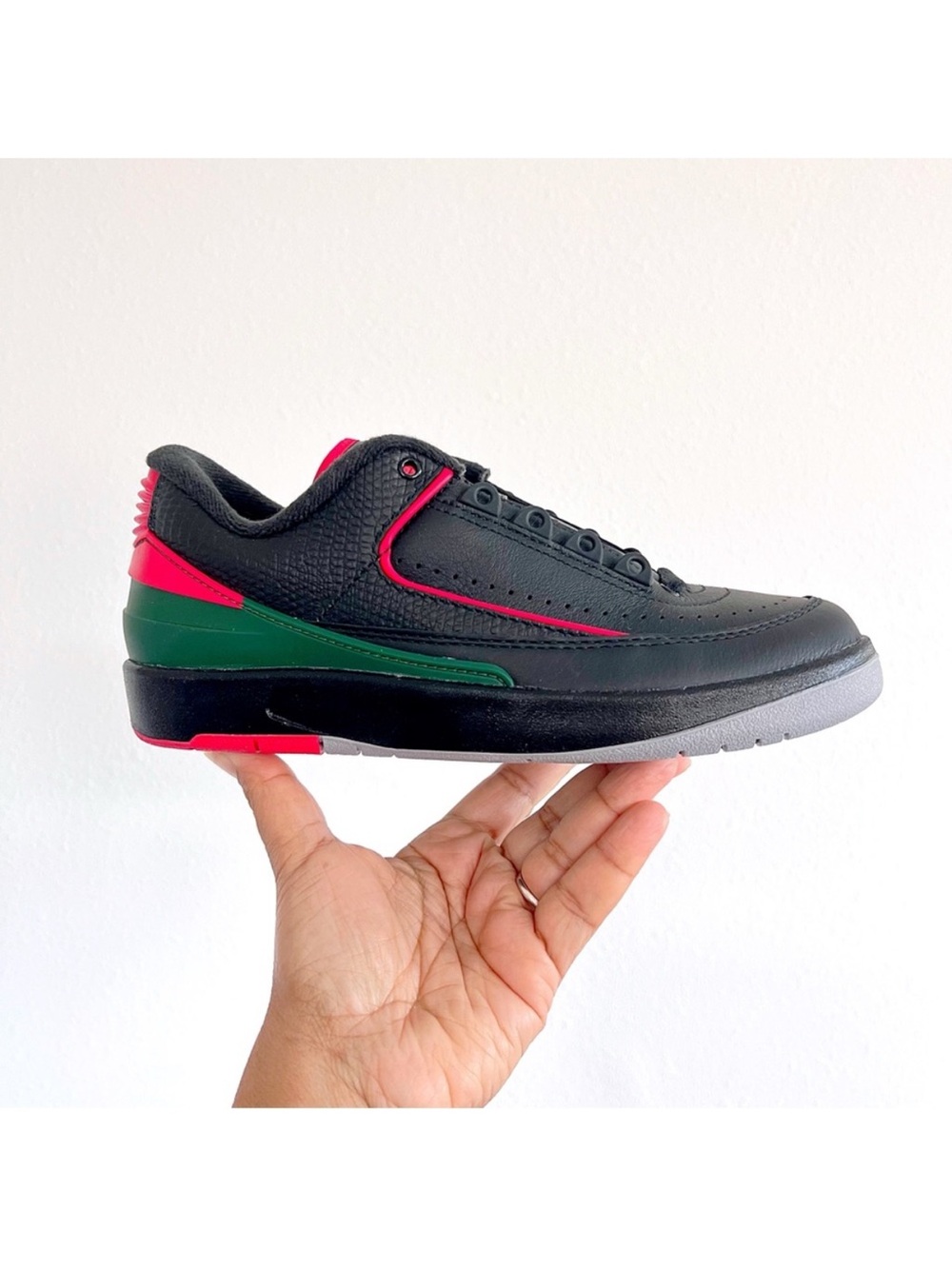 Nike Air Jordan 2 Retro Low Christmas Sneakers Size 6.5Y / 8 Women